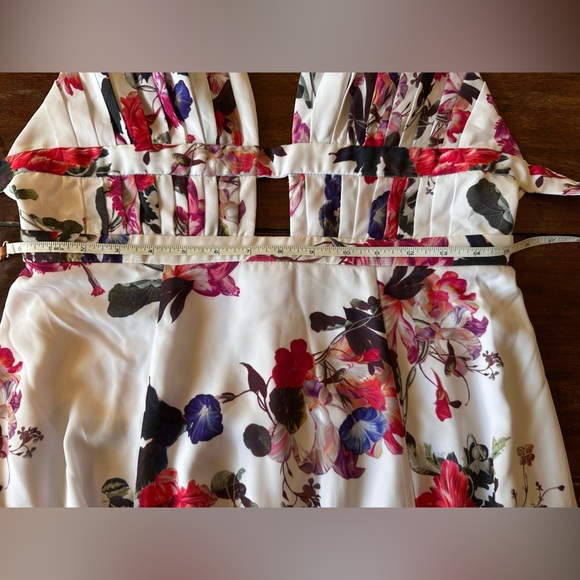 Fame and Partners Floral Maxi Dress Size 10 – Plunge Neck, Strappy Back (Read) - Picture 9 of 9
